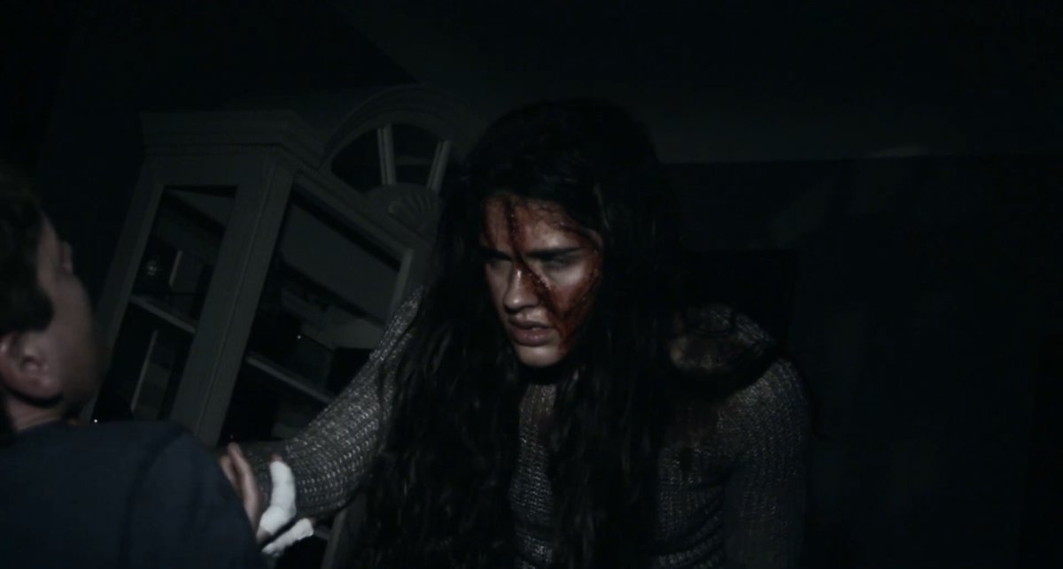 Inner Demons (2014) ทีมงานรายการสารคดีตามถ่ายการรักษาอาการติดยาของวัยรุ่นสาวคนนึงที่เสพยาจนสภาพร่างกายย่ำแย่ แต่แล้วเมื่อถึงช่วงการบำบัดรักษา อาการของเธอกลับแย่ยิ่งกว่าเดิม ทั้งทำตัวแปลกๆ ทำร้ายคนอื่น จนทีมงานค่อยๆเรียนรู้ว่าแท้จริงแล้วเธอกำลังถูกผีเข้าสิงอยู่ต่างหาก! (1)