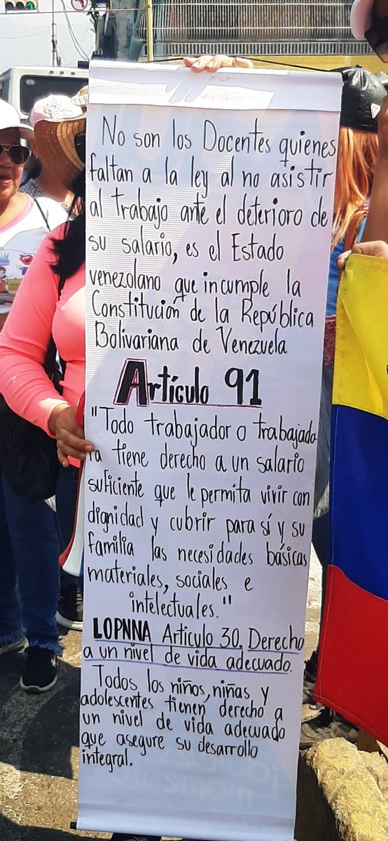 laea21's tweet photo. #30Marzo | GRAFITAZO y PANCARTAZO, de los Maestros de la Parroquia Joaquín Crespo exclamaron a viva voz , VAMOS RUMBO A LA HORA 0 DEL SECTOR EDUCATIVO

#30mar #30marzo #Maracay #aragua #magisterio #aragualucha 

@kurucuteando @elperiodiquito @elsiglocomv @aragualucha https://t.co/KfCzyR6akP