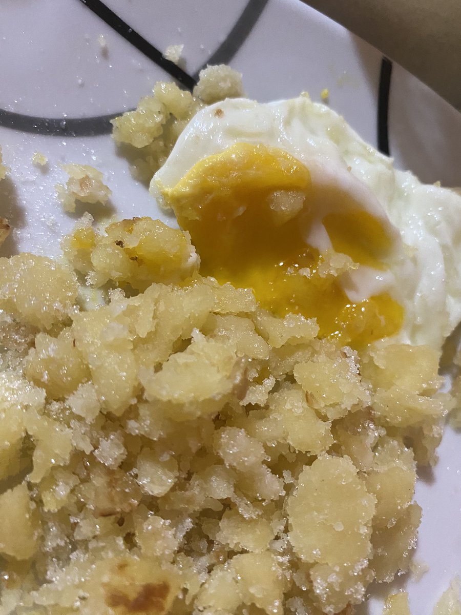 Que fruta noble el reviro con huevo frito y azúcar. Si no sabes disfrutar lo dulce con salado omití este tweet 😂