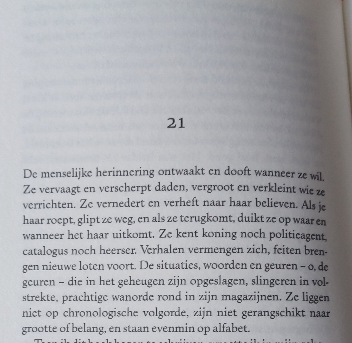 jvhaute's tweet photo. Over de menselijke herinnering, een bedenking van Meir Shalev in 'Het zat zo'. Ik lees echt maar met kleine teugjes, om voluit te kunnen genieten van dit soort van zijsprongen. #lezen #shalev https://t.co/J5EXaIXTUr