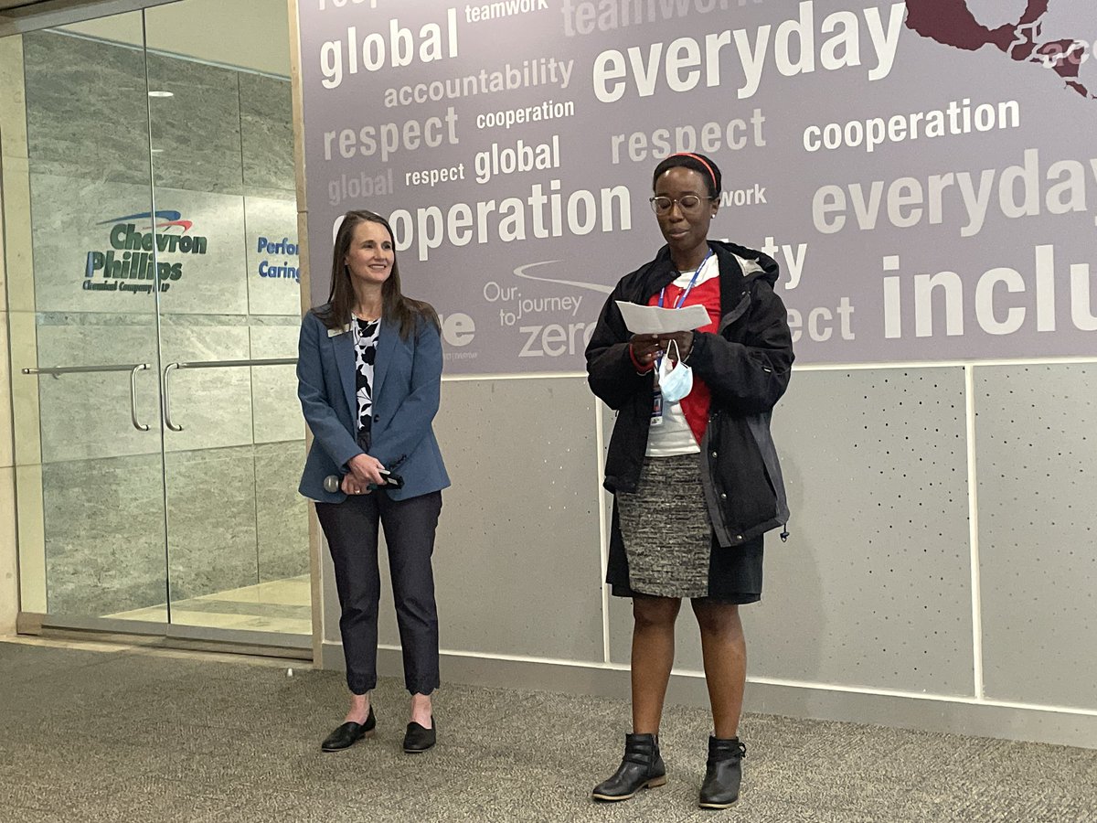 chevronphillips's tweet image. Thank you to Kristine Marlow, President &amp;amp; CEO of @MCFoodBankTX for speaking at today’s lunch and learn at our headquarters office.

“As long as there’s hunger, we’ll be here,” Kristine said.

Learn more about their mission: mcfoodbank.org

#UNSDG4 #UNSDG2