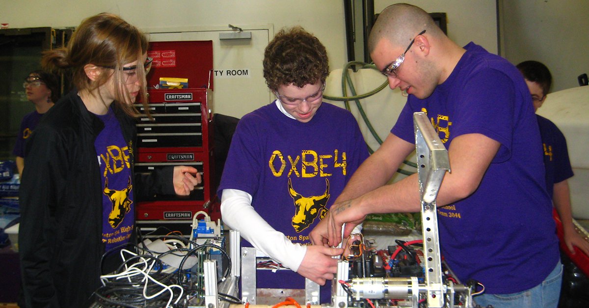 rpi's tweet photo. This weekend, 50 teams of local high school students will compete at the 2023 @NYTVFRC, where they will be challenged to reimagine the future of sustainable energy. Good luck to all who are participating! https://t.co/FF07hYrVnJ #NYTechValleyFRC https://t.co/mlScTYcCvJ