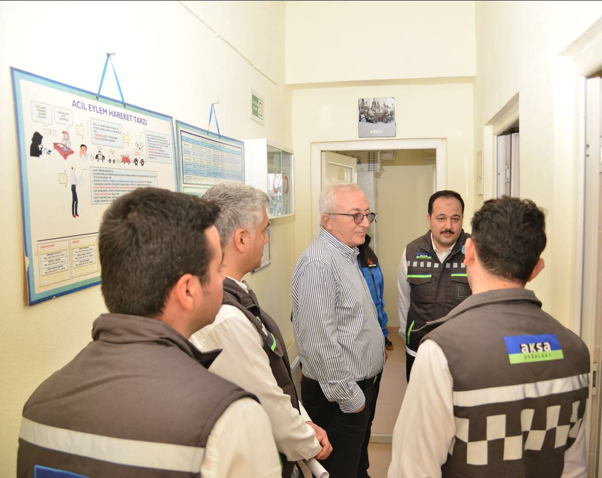 AksaSanliurfa's tweet photo. Yaşanan afetlerden sonra Acil Eylem hareket tarzı ve ihbar yönetimi ile ilgili bilgilendirme sunumu yapılarak, kazanımlar konusunda değerlendirmeler yapılmıştır. #doğalaferler #acileylem #ihbaryönetimi https://t.co/dTjBFg4Vu1