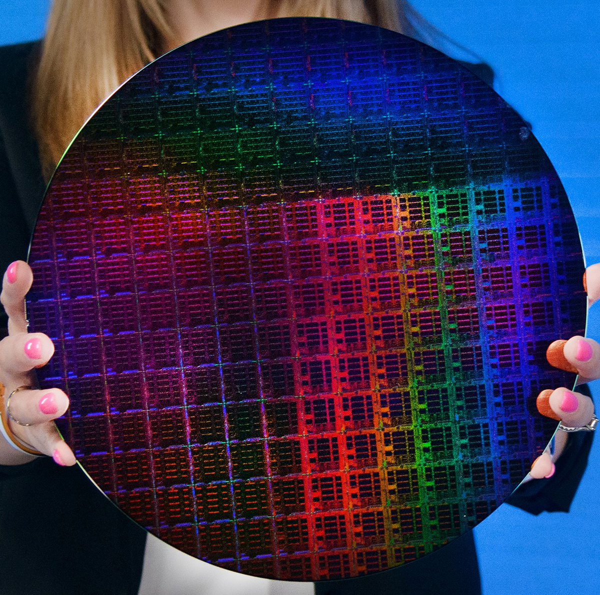 Sierra Forest die size appears to be 20.7 x 20.1 mm = ~416 mm2