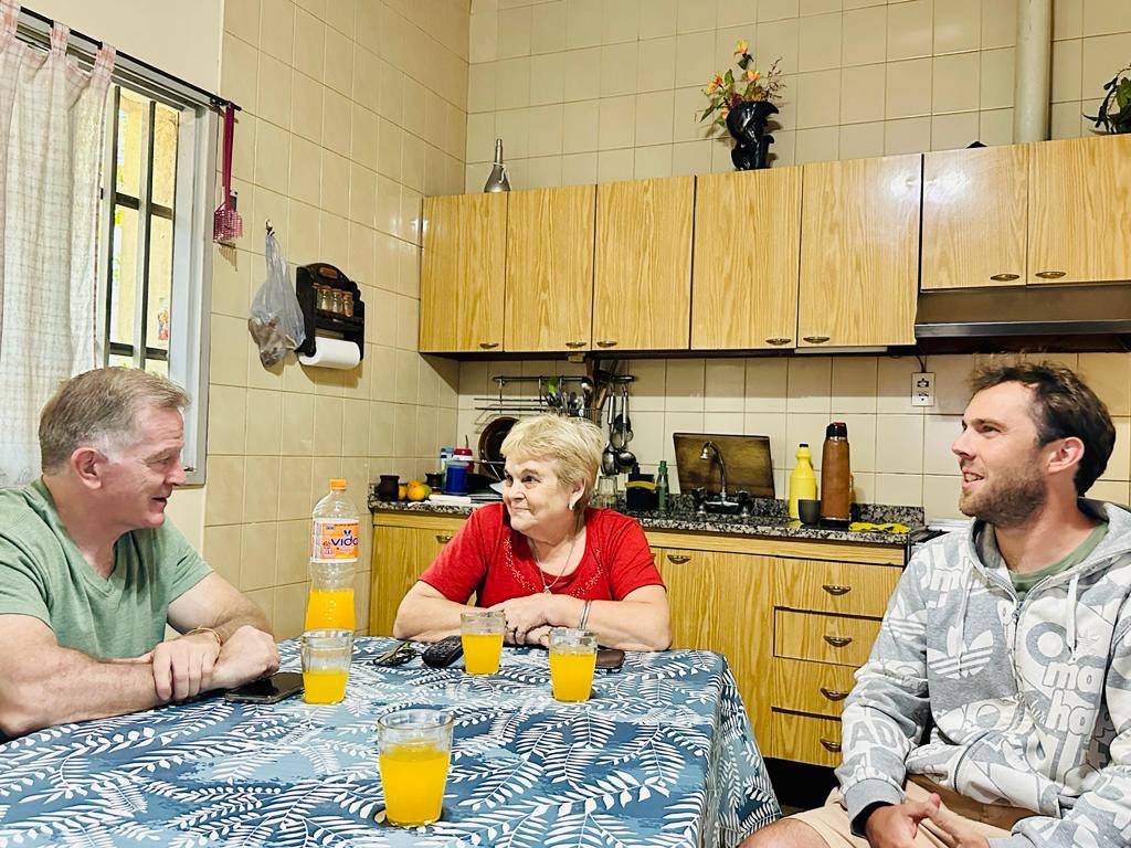 En el Barrio del Carmen, nos recibió Paquita en su casa. Charlamos sobre la problemática de los jubilados y las preocupaciones de la zona.