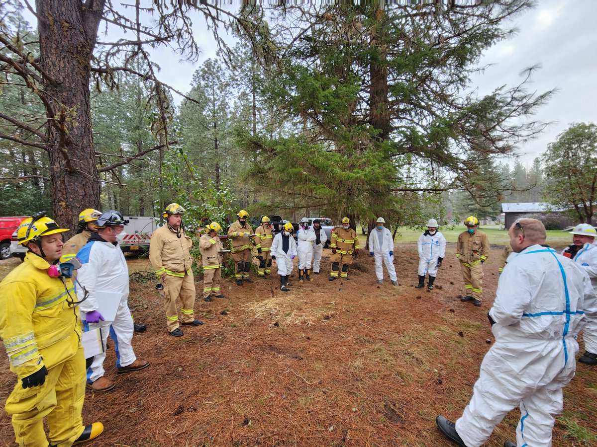 OSFM's tweet photo. Last week, our deputy state fire marshals helped lead a class on fire investigations in Grants Pass. Students from several fire agencies around Oregon attended the class to learn how to determine the cause and origin of a fire. (1/2) https://t.co/vSdL5aQTkV