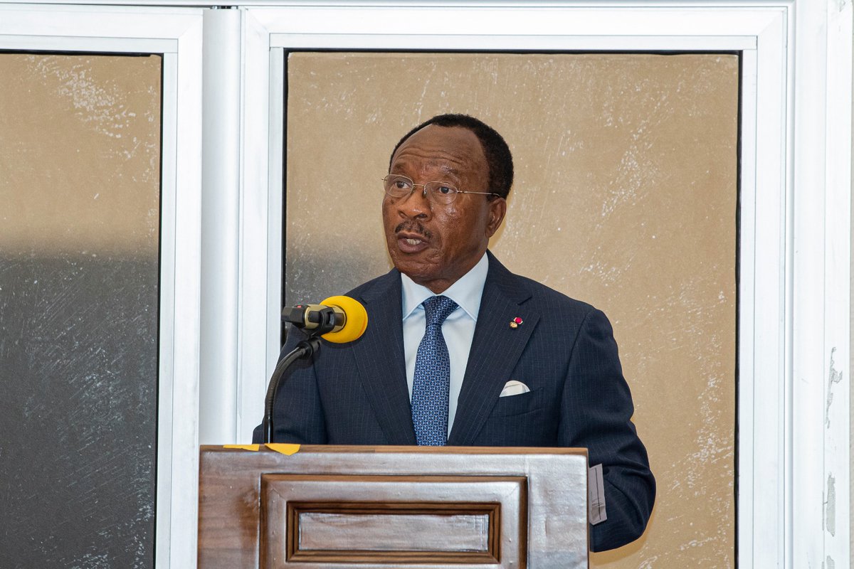 joDionNgute's tweet photo. To put an end to the delays observed in the implementation of infrastructure projects, I instructed, during the #CabinetMeeting of this 30.03.23, the #MINTP, the #MINDCAF and the #MINMAP to work in synergy.
#PM #JDN #Cameroon https://t.co/yT8AggG8BX