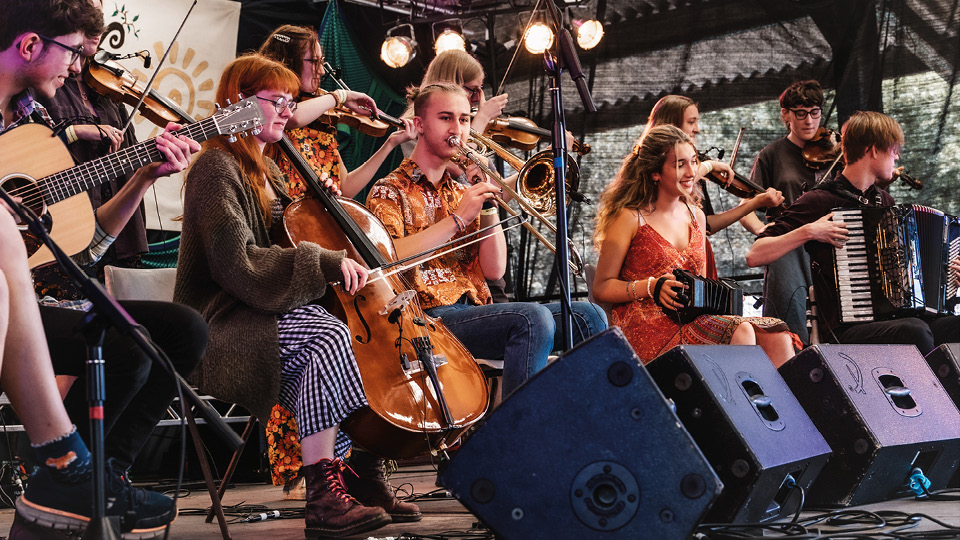 We are seeking an experienced and skilled music education manager to be the next Programme Manager of our fantastic National #YouthFolk Ensemble. Apply by 25 April. efdss.org/about-us/work-…