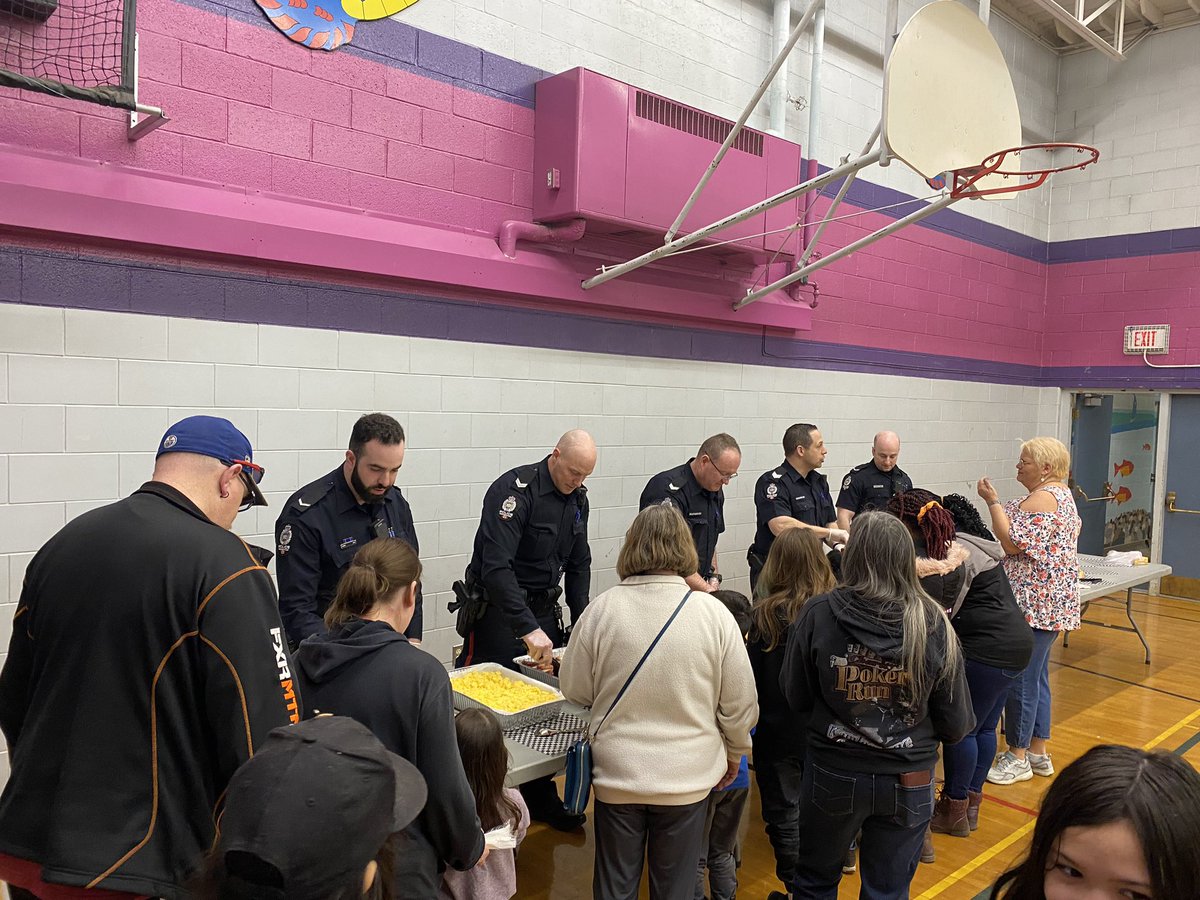 Hannah_TFC's tweet photo. A great morning with @edmontonpolice NW Beats Team 2 serving up pancakes for International Children’s Book Day at @BentArrowYEG . Appetites and smiles! @CityofEdmonton @tfcnalberta @myunitedway @netyouthliaison @EPSCrimePrev https://t.co/Y85fh87ZmJ