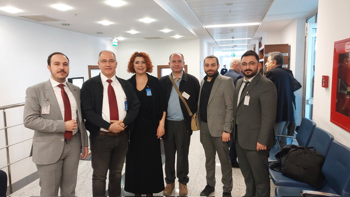 BanuYld64752466's tweet photo. @hekimsen 
Saĝlık komisyonunda HEKİM SENDİKASI olarak sadece HEKİMSEN vardı.
İyiki Hekimsen var, iyiki Hekimsenliyiz.
Hekimlikten men edilme gibi hayati bir konunun karar verildiği komisyonda diğer hekim sendikalarınında hazır bulunmasını ve beraber mücadele etmeyi beklerdik. https://t.co/ifqs5X0Juj