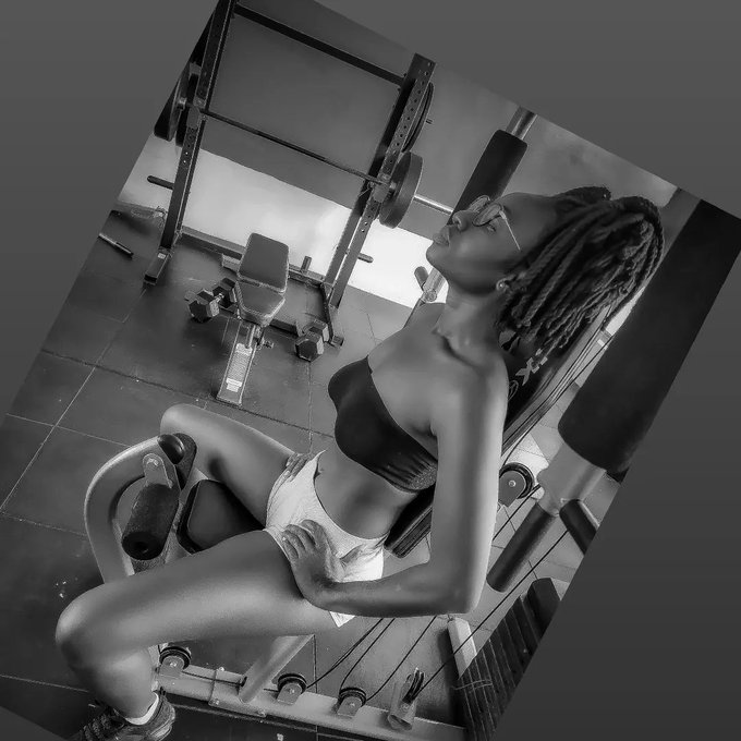 Come join me 🖤🤍 https://t.co/JVZ7S2p12a