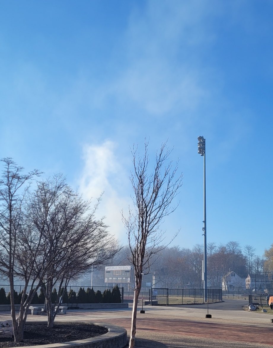 Metro Fire (@mafireems) on Twitter photo Update extensive brush fire Woburn Ma, Engine 4 requesting Engine 5 to lay line in Update extensive brush fire Woburn Ma, Engine 4 requesting Engine 5 to lay line in