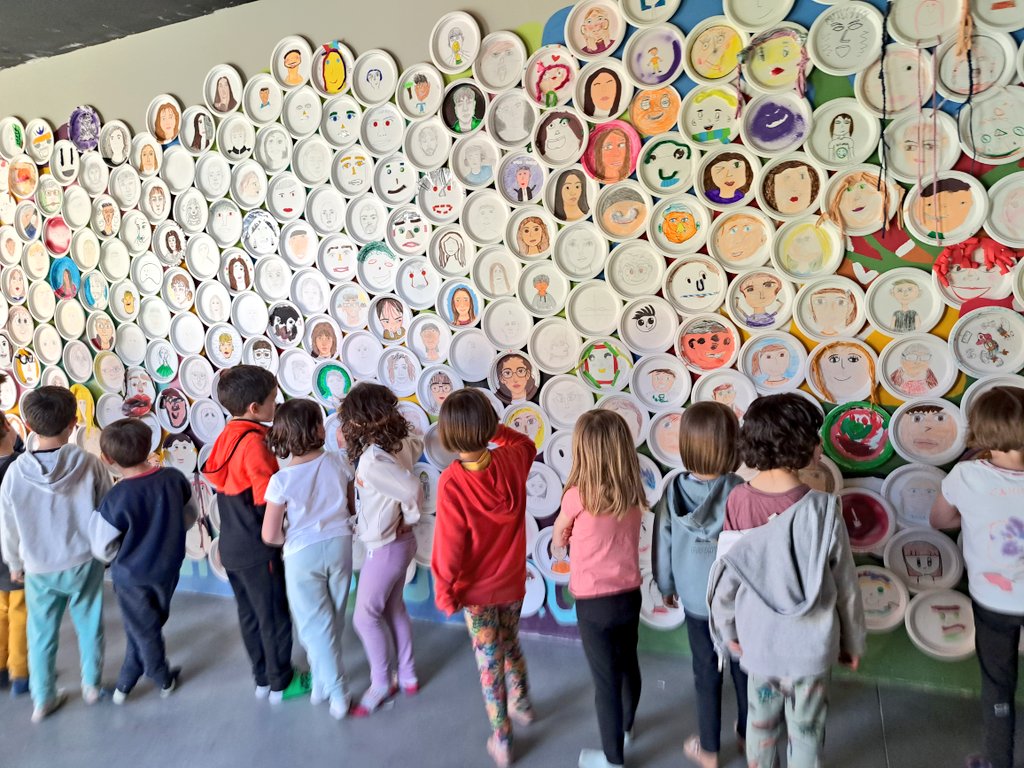rodriguez_palla's tweet photo. Hoy en infantil @EscuelaIdeo damos por finalizada la VIII Semana del Arte con una gran obra colectiva.
"Individualmente, somos una gota. Juntos, somos el mar"
(Ryunosuke Satoro)
#valorARTE https://t.co/uMi6dLL8EZ