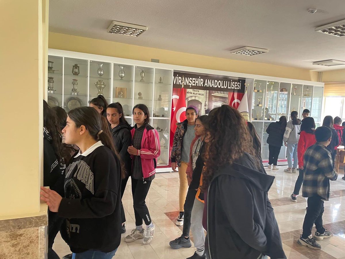 8. Sınıf öğrencilerimize üst öğrenim kurumlarının tanıtılması kapsamında Viranşehir Fen Lisesi ve Viranşehir Anadolu Lisesine okul tanıtım gezisi düzenledik. Emeği geçen öğretmenlerimize teşekkür ediyoruz💫