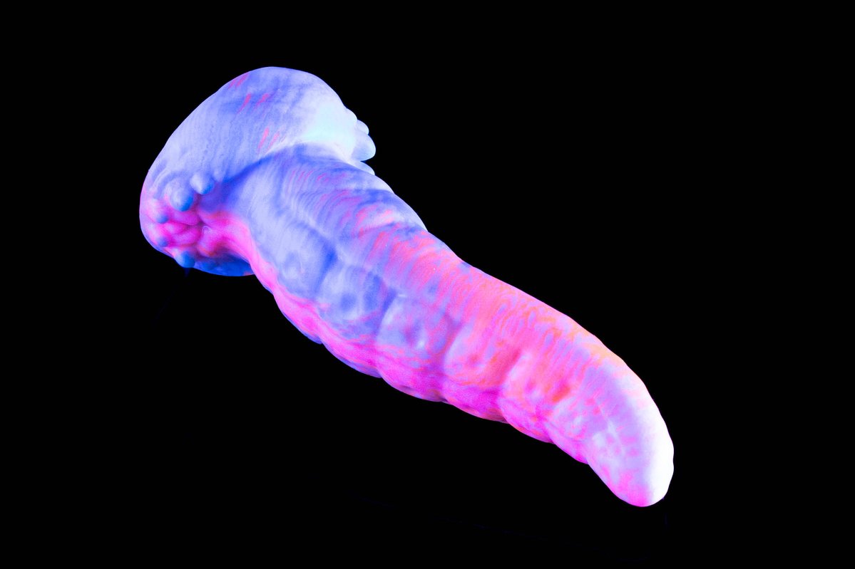 TwinTailAD's tweet photo. 🎉Welcome to our first raffle for TTC's new AD account! 🎉 Follow us and retweet this post within a week for a chance to WIN a custom-made toy of your choice; like this UV For Science! 🌟💜🔦🌈 20 ADDITIONAL WINNERS will receive $20 gift cards for our store!🦊🐉#TwinTailCreations https://t.co/CL27pipphA