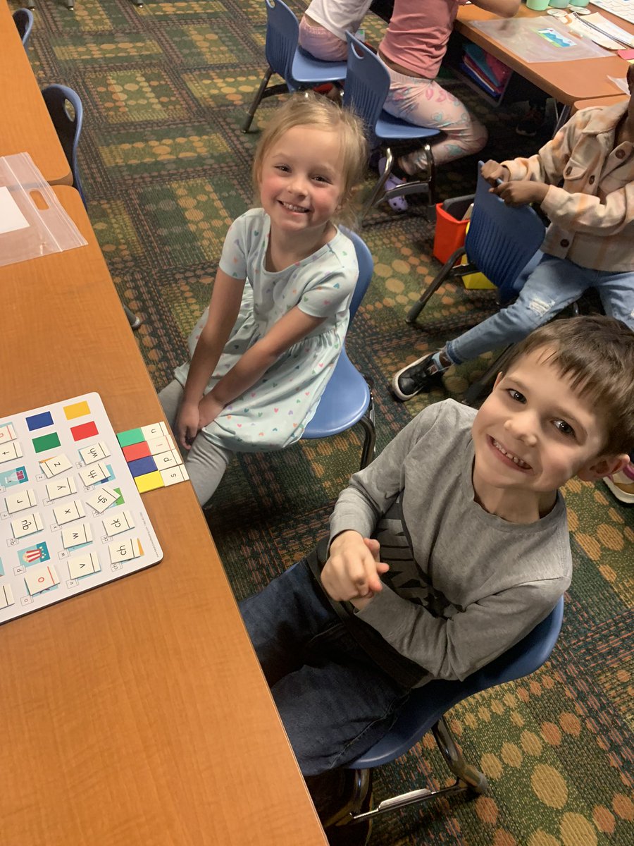 BeAoKInKinder's tweet photo. We’re mastering our @ReallyGreatRead blends in Room 120!! @Brookwood_HCSD #ChadAndGlaabOnTheMove #BigBlueOnTheMove #BeBrookwood #KindersCan https://t.co/LOTkcbyCxZ