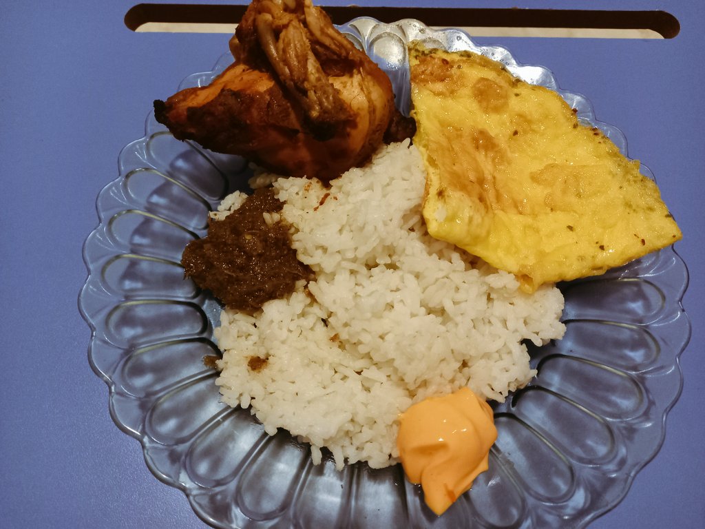 putrirahmawti's tweet image. Sahur #harike7 beli ayam bakar di padang, ngedadar telor tidak lupa dicocol mayones keju 🥱 #Ramadan2023