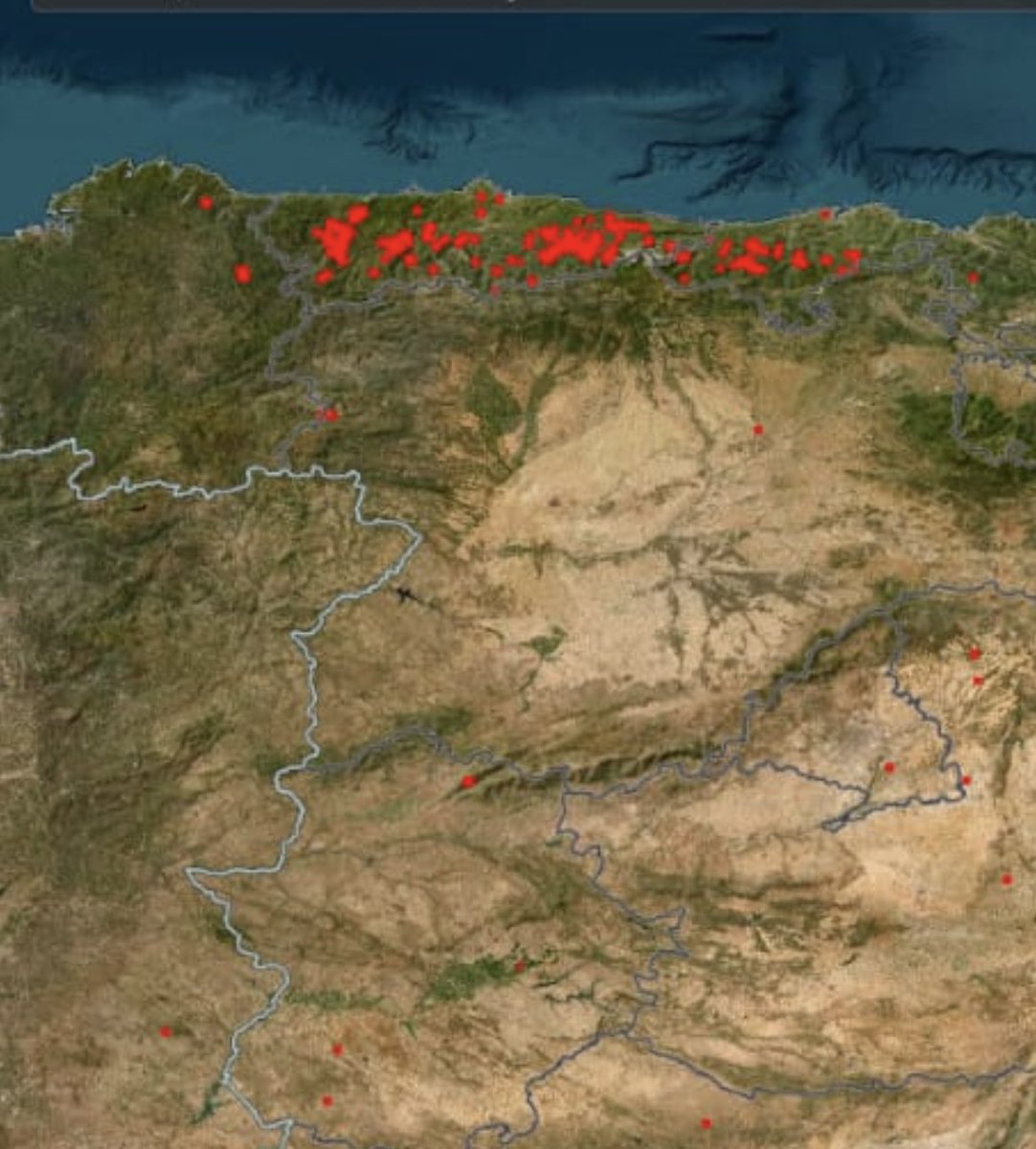 AdrianBarbon's tweet photo. La situación para que nos hagamos una idea de lo que estamos viviendo.
Asturias y Cantabria incendiadas.
Repito: ellos, los que prenden fuego, son los responsables. 
Son TERRORISTAS DEL FUEGO, que ponen en riesgo la vida de las personas y de nuestros pueblos.
MÁXIMA PRECAUCIÓN. https://t.co/XjVeFR3AHF