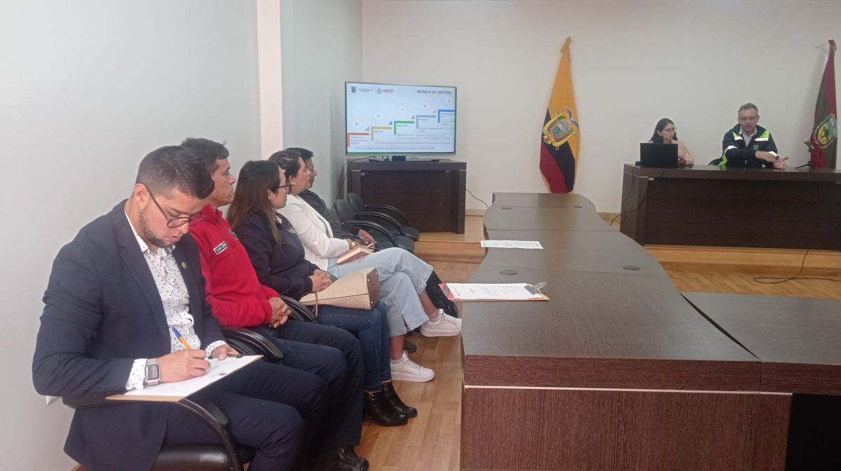 ECU911Ambato's tweet photo. IMPORTANTE

@LorenaLl22, Especialista de Operaciones del #ECU911, participa de la socialización del "Plan Cantonal de Seguridad Ciudadana de #Ambato", convocado por el #Comseca del @gadambato.

#ElECU911EsNuestro https://t.co/dITMASgEev
