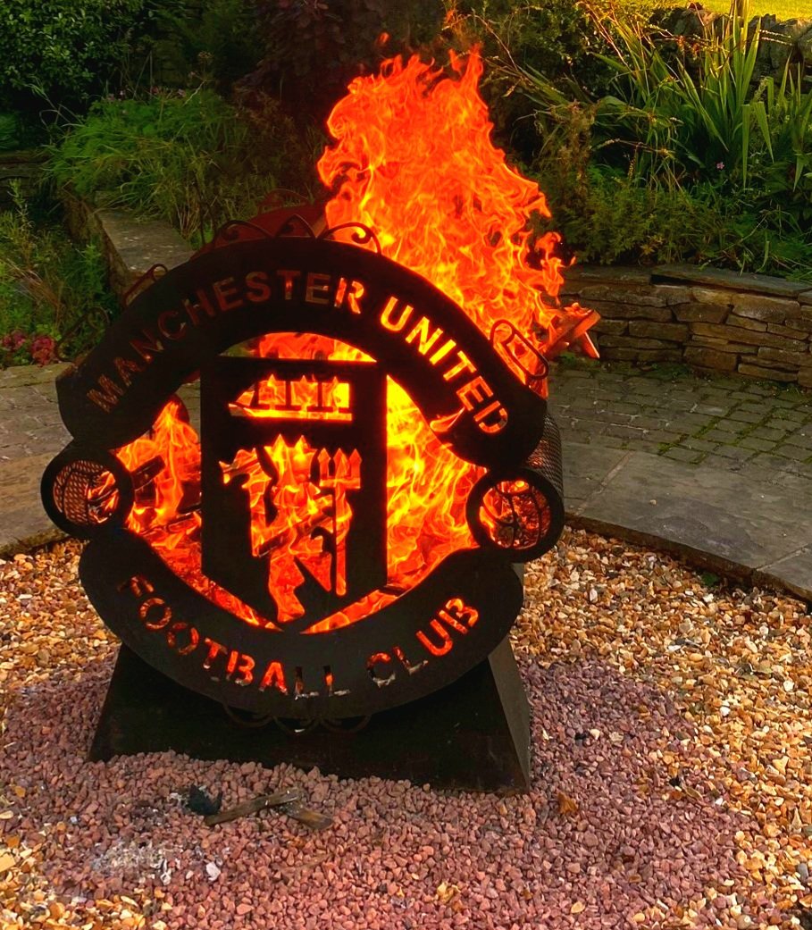 United back on this weekend and with the lighter nights, why not get yourself a firepit and enjoy a beer in the garden. 🔥🔴⚪️⚫️