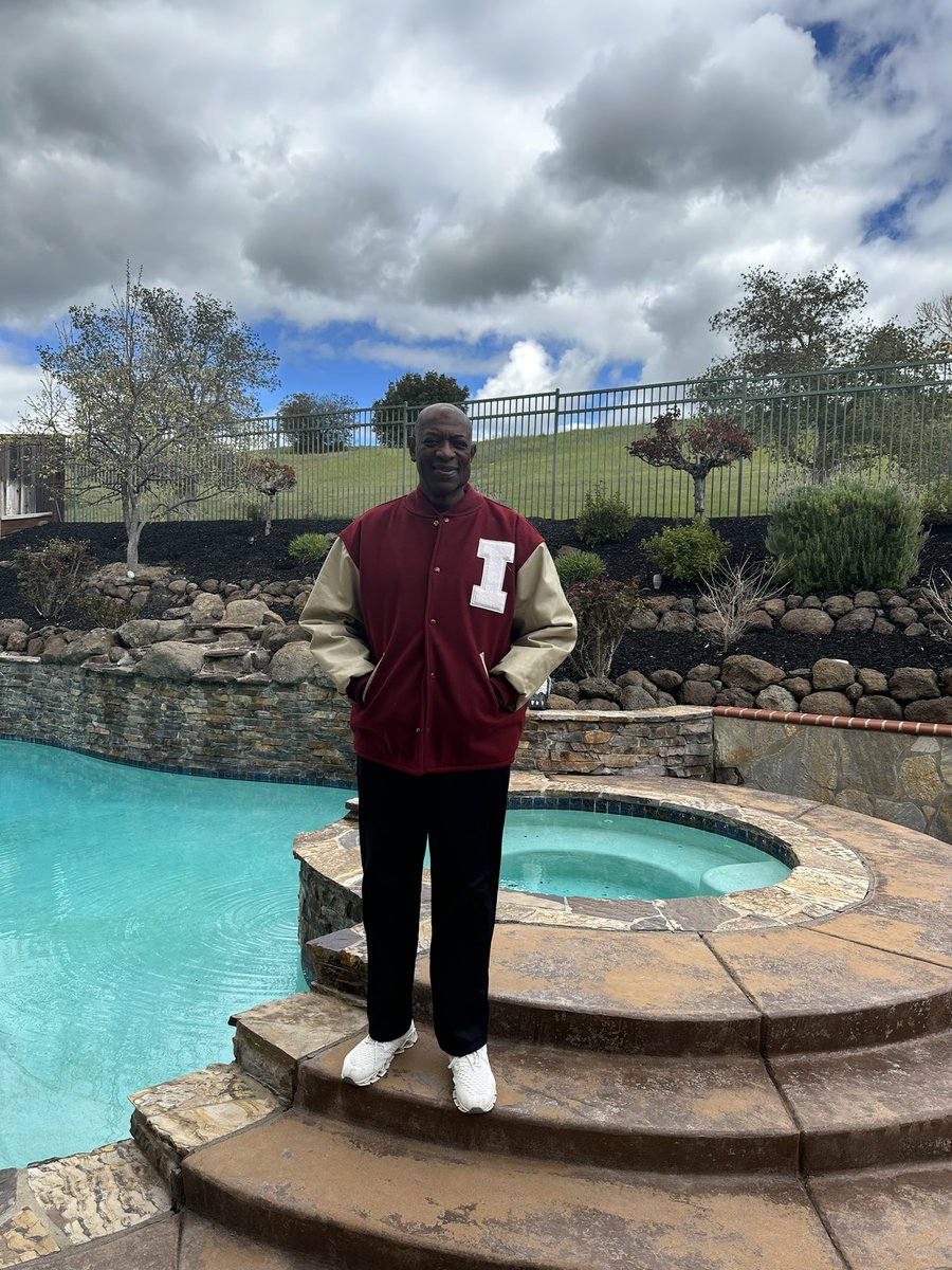 36 years ago today that one shining moment became a reality for my teammates and me. It still fits!! <a href="/RazorbackMBB/">Arkansas Razorbacks Men’s Basketball 🐗</a> <a href="/IndianaMBB/">Indiana Basketball</a>