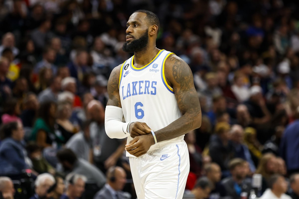 nba-on-twitter-rt-bronmuse-players-age-36-to-average-29-ppg-6