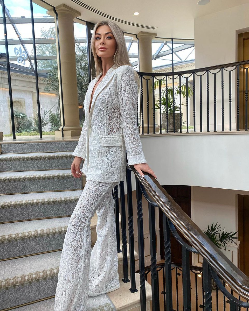 TumaSamad's tweet photo. suit yourself 👰🏼♀️💒 https://t.co/zhJXHzCvzL
