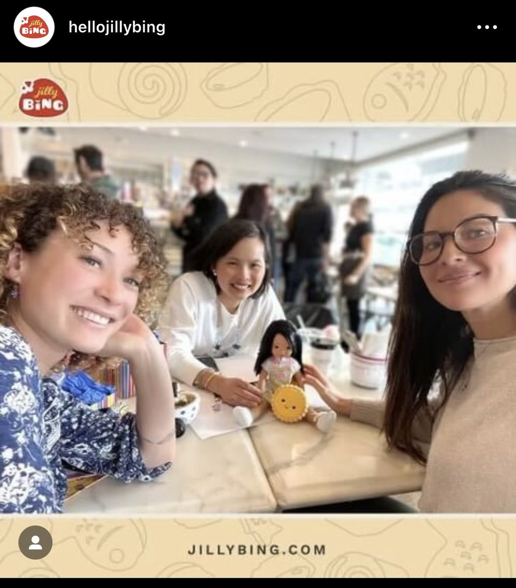It’s Olivia Munn with <a href="/hellojillybing/">Jilly Bing</a>! So excited for Jilly Bing, an Asian American doll made for Asian American kids 😍