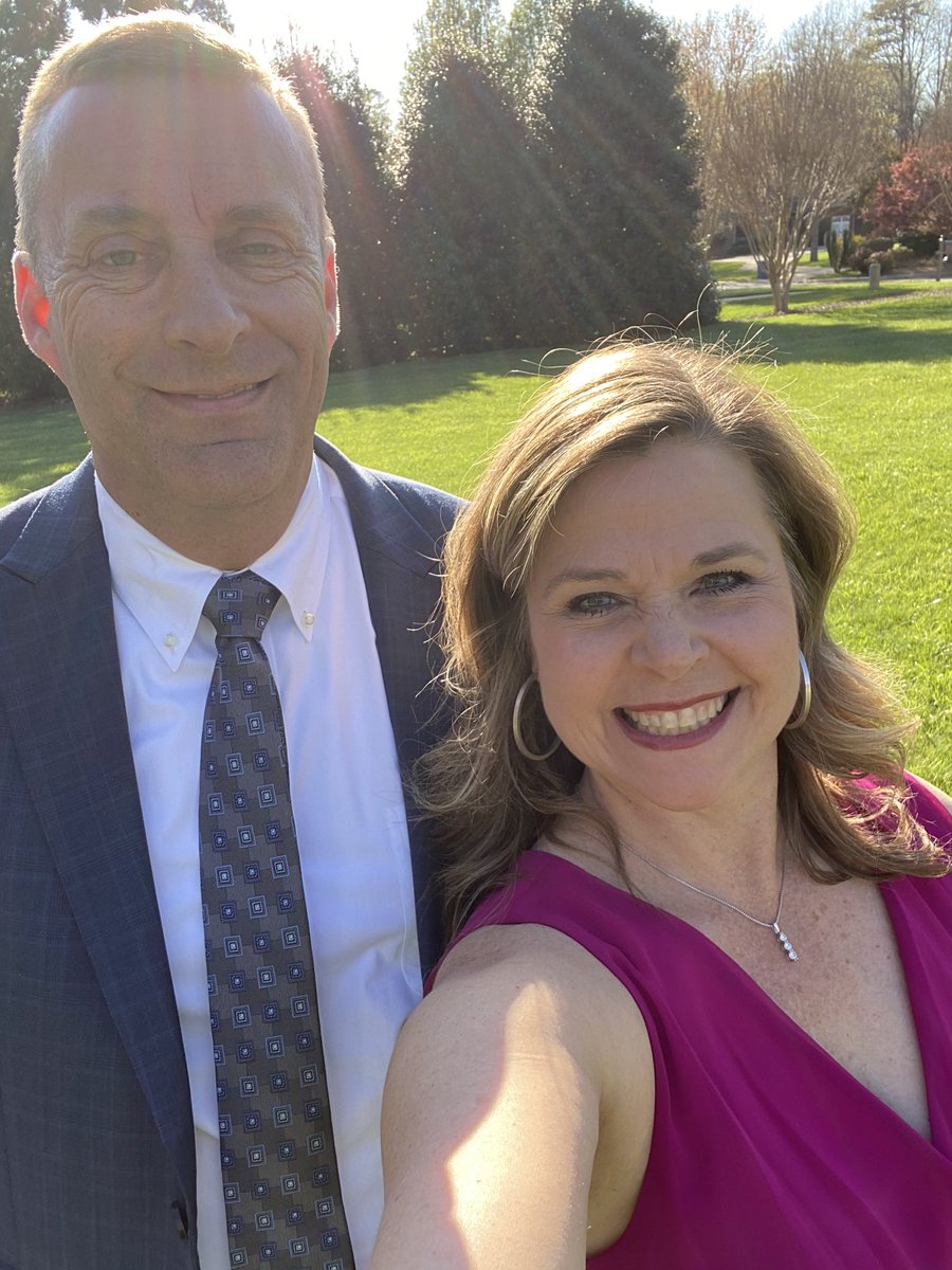 Laurie Hartley tweet media