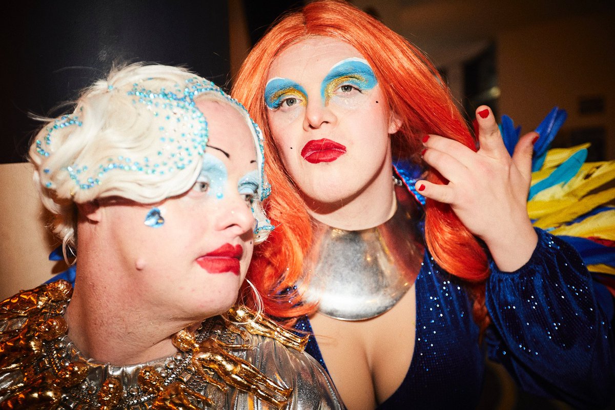 DragSyndrome's tweet photo. Davina Starr & Lady Mercury by @CameronMcNee
MUA & styling: Finn Darrell
Creative Director: Daniel Vais
Venue: @riocinema
#dragsyndrome #DragIcons #DavinaStarr #LadyMercury #CameronMcNee #legends https://t.co/cI94ptdqvy