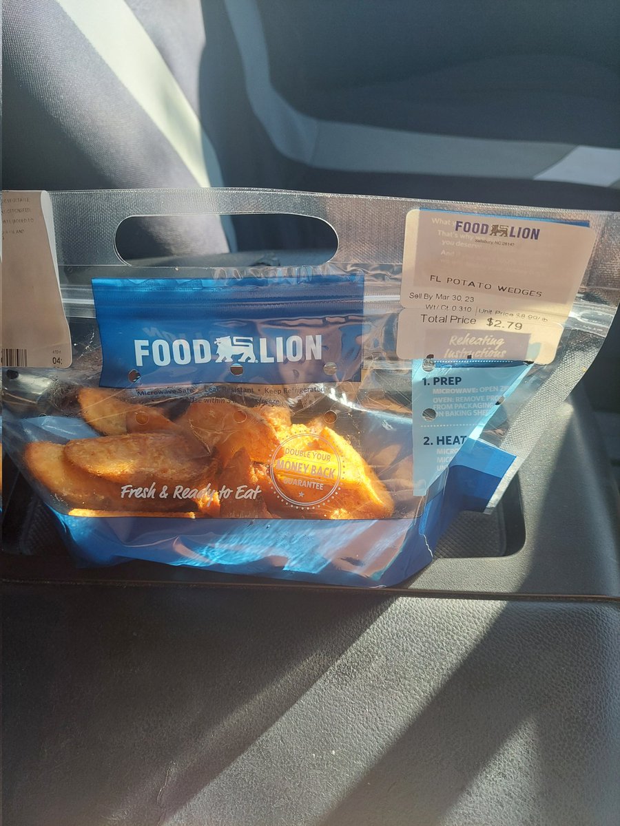 DempseyHolden's tweet photo. Here's what I got from #Foodlion today. @FoodLion #Potatowedges #Food #Soda #mountaindewcodered #drink #snack https://t.co/r0cxbeMkNF