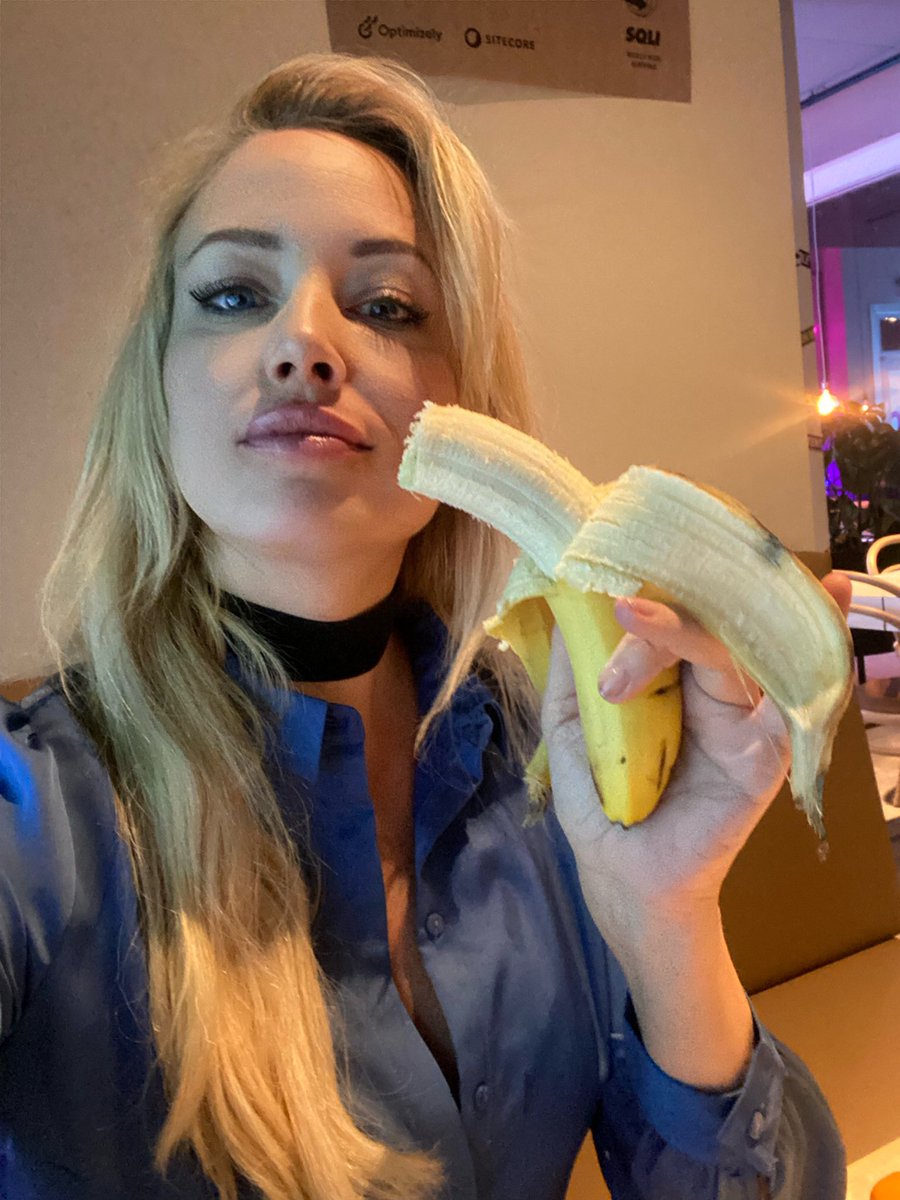 Linn_FPL's tweet photo. Just having a banana https://t.co/bhhDzxj2cZ