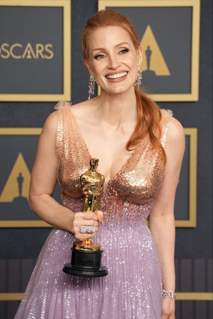 laishcstyles's tweet photo. para mim somente a sofia vergara pode interpretar a evelyn hugo e somente a jessica chastain pode interpretar a celia st james e só a minha opinião importa https://t.co/YiJNhaysba