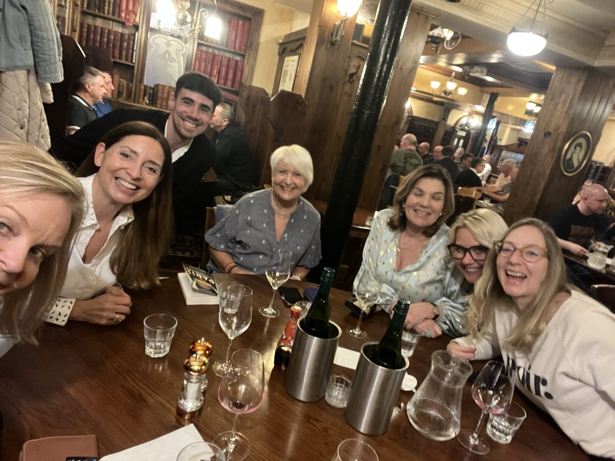 Nina Lockwood 🐝 tweet media