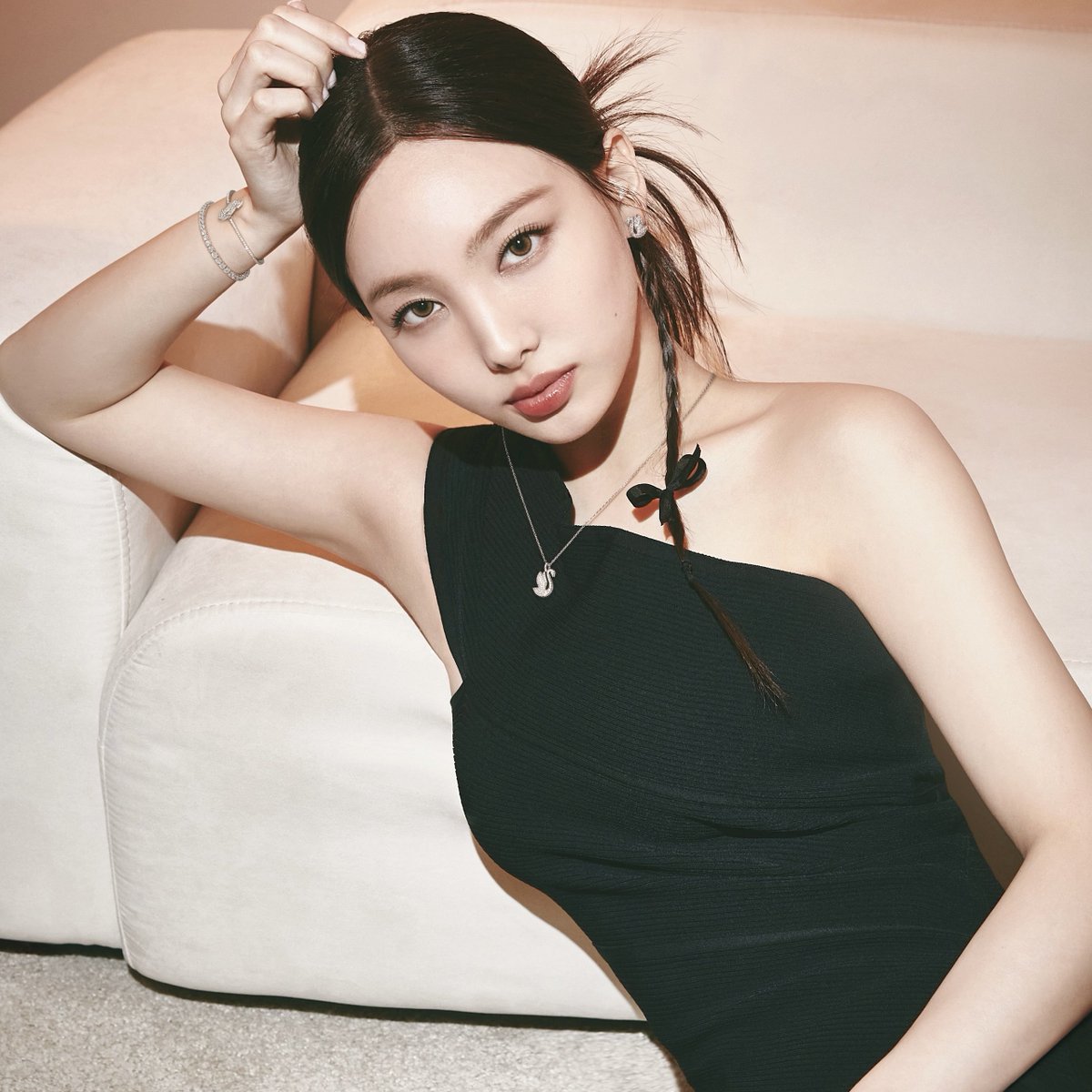 nayeonchart's tweet photo. Biggest followers debuts of all time by a K-Pop female soloists on Spotify (1st day):

#1. #NAYEON — 175,018
#2. ROSÉ — 105,110
#3. LISA — 85,868
#4. JISOO — 61,912 https://t.co/9GIvkG1b8S