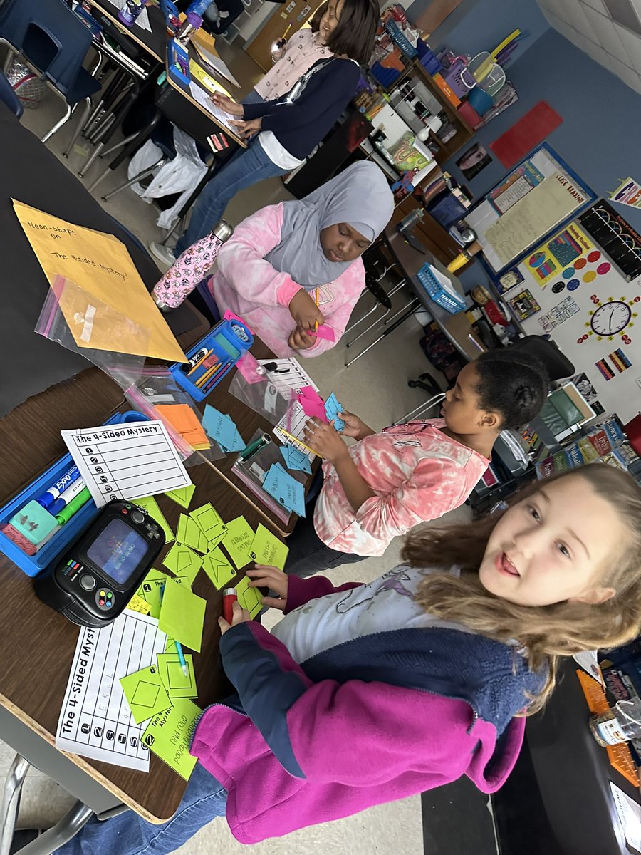 HildaServello's tweet photo. Tuesday we worked on all things Neon and Geometry! @SedgeGardenES https://t.co/lwrynijiLe