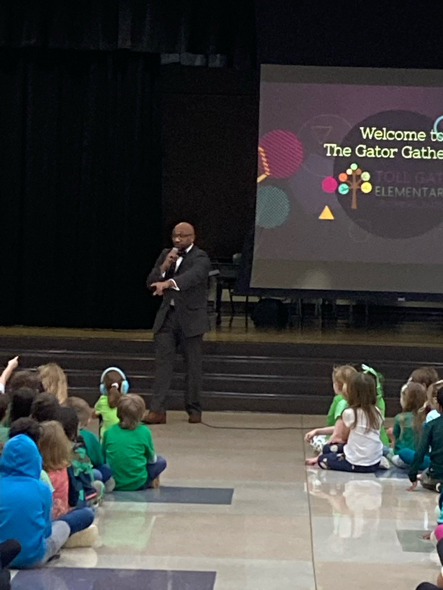 dr_mjacksonplsd's tweet photo. I want to say thank you to Toll Gate Elm. School @tollgateelemen1 and Darren Drake for inviting me to be the Community Career Exploration speaker for the over 700 students and parents in attendance! Their new global flags look amazing! @PLSD @PlsdSupt @AlesiaGillison @lkellyplsd https://t.co/DiluaVsWsr