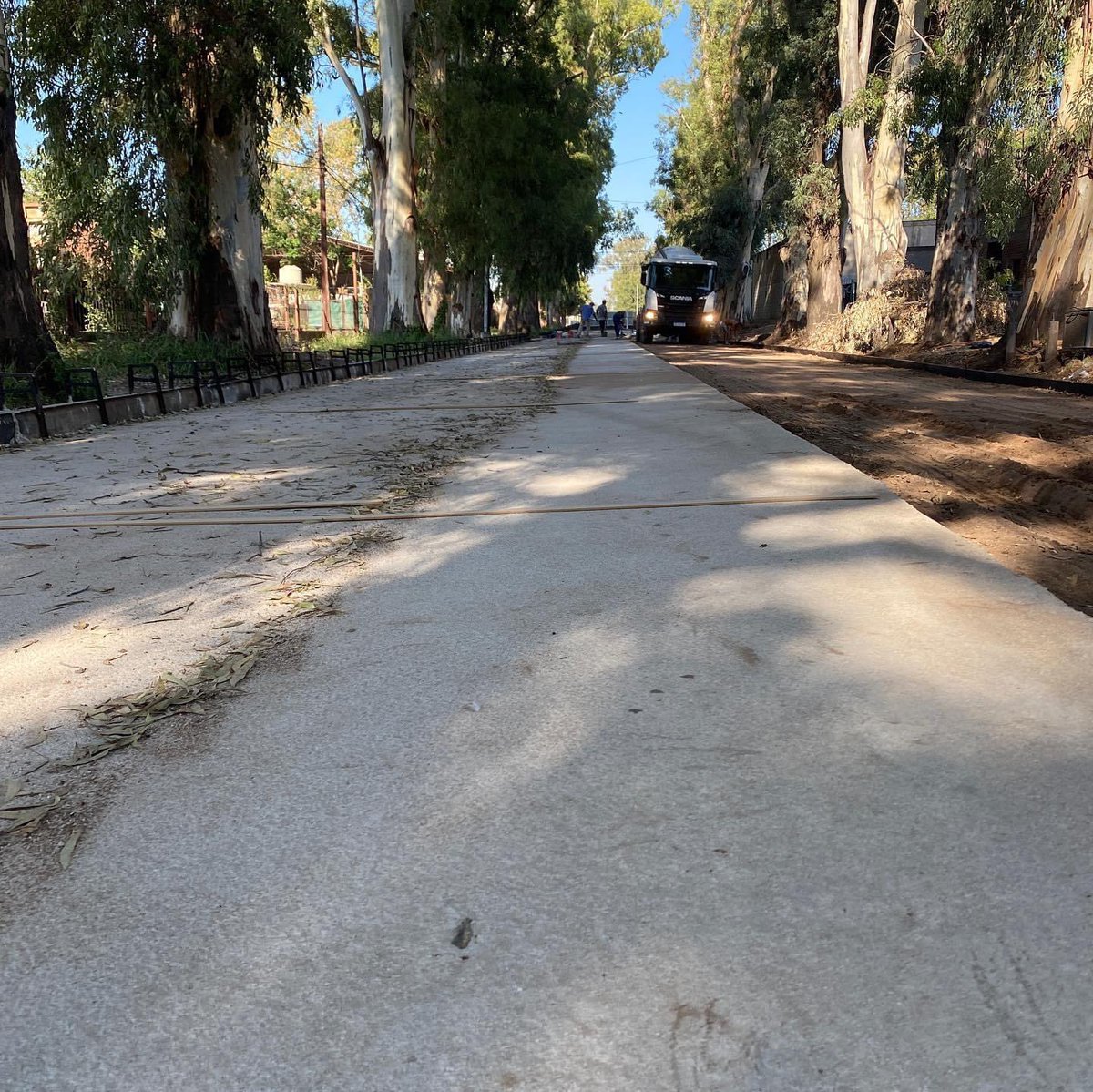 OBRAS – PAVIMENTO Y CORDÓN CUNETA EN CALLE JULIO CASTELLANO

➕  ➕  ¡Seguimos trabajando en la accesibilidad a las instituciones educativas!

 ✅ Avanza la obra de pavimento y cordón cuneta en tres cuadras de calle Julio Castellano, entre Ruta Nacional Nº9 y calle Corrientes.