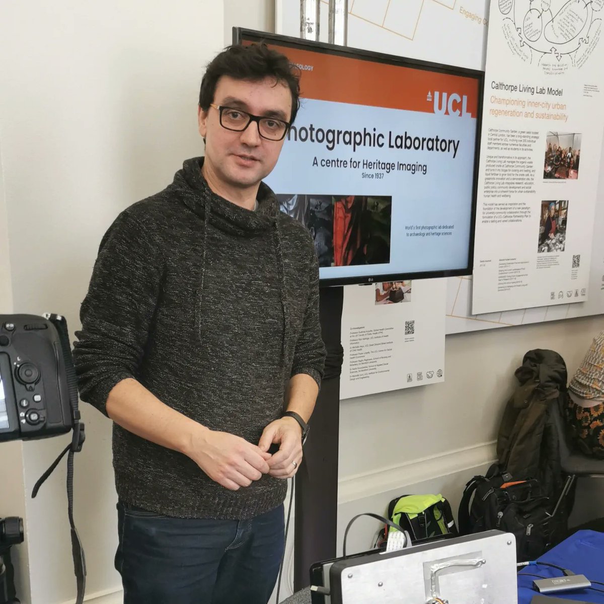 ArchSouthEast's tweet image. Technicians from @UCLarchaeology had a fascinating stand demonstrating Scanning Electron Microscopy and X-ray Microanalysis, and imaging tech for archaeological applications. 👀
#UCLTechShowcase @TechsatUCL