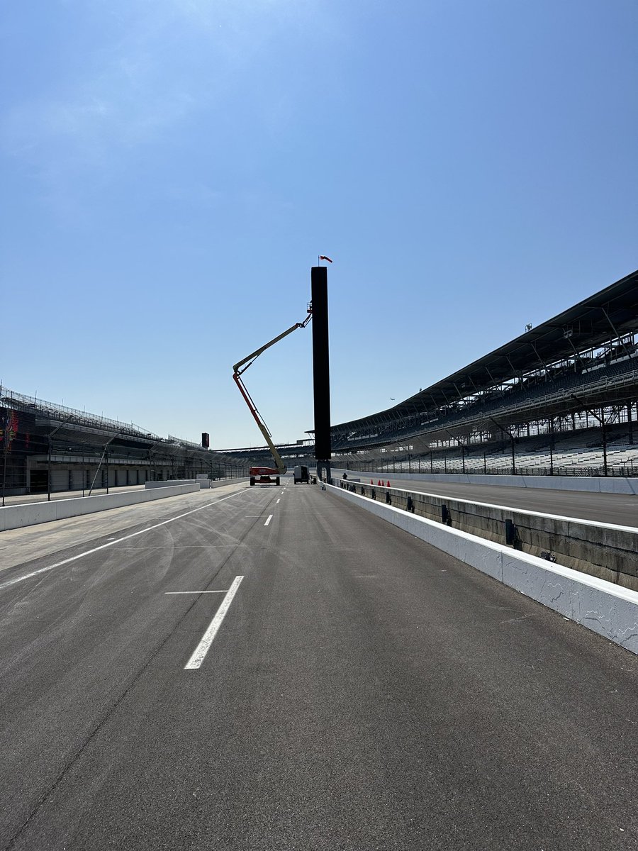 jdouglas4's tweet photo. Sunny day @IMS and we are about to complete wrapping the pylon in all new video panels!! https://t.co/OShEdN8Y8O