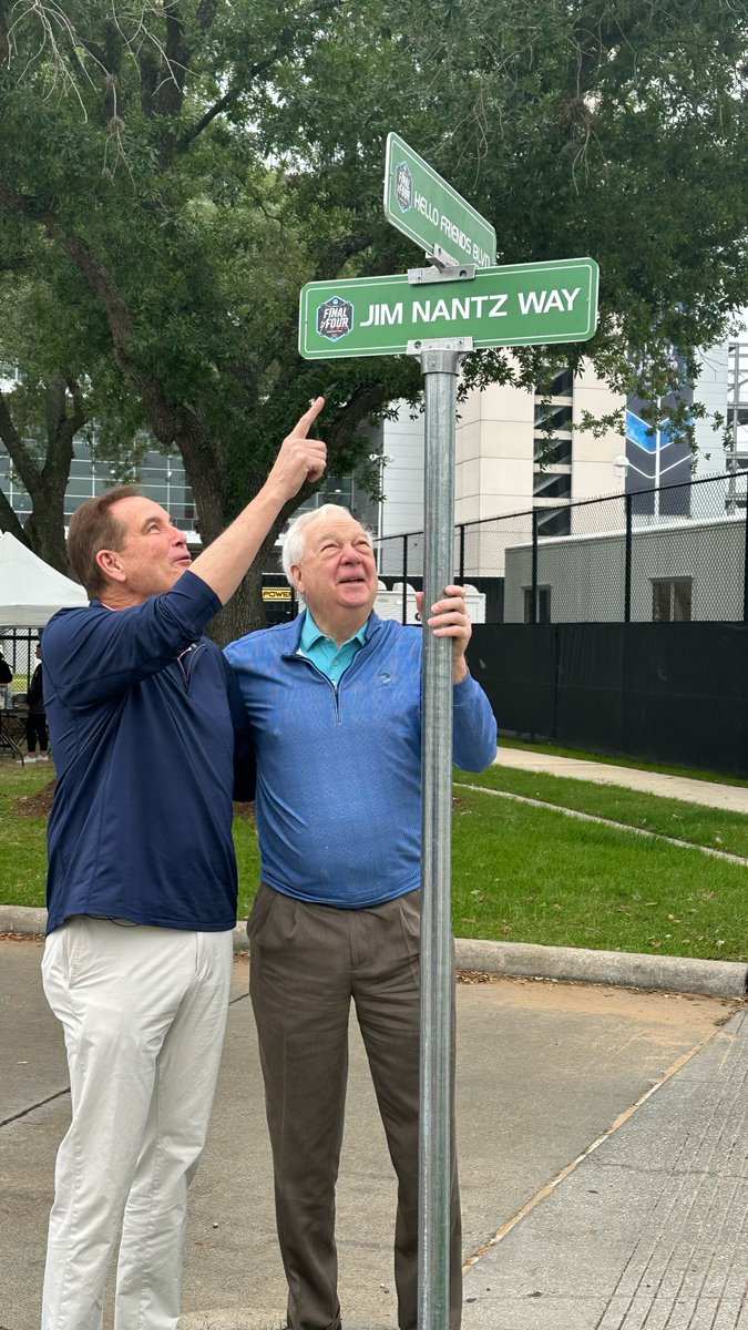 MarchMadnessMBB's tweet photo. One last ride for Jim Nantz at the #MFinalFour 🎙️

#MarchMadness https://t.co/FHvYMHZHvX