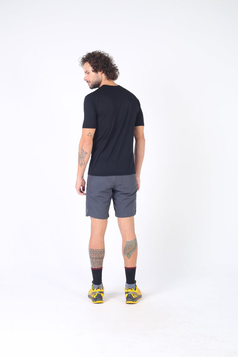 woolonausa's tweet photo. The men's short-sleeved wool shirt has a regular fit and features a crew neck design, making it a great option for both travel and workouts.
https://t.co/1hBvGANmAQ
#merinowool #baselayer #teeshirts #coldweather https://t.co/uc4peDl1iK