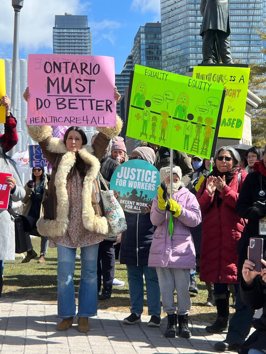 BREAKING: Hundreds of health workers &amp; organizations from ACROSS ONTARIO are at Queen’s Park right now to tell the Ontario government to immediately STOP their cruel cuts to healthcare for uninsured people...and ensure #Healthcare4all. ✊🏾 #onpoli #cdnpoli