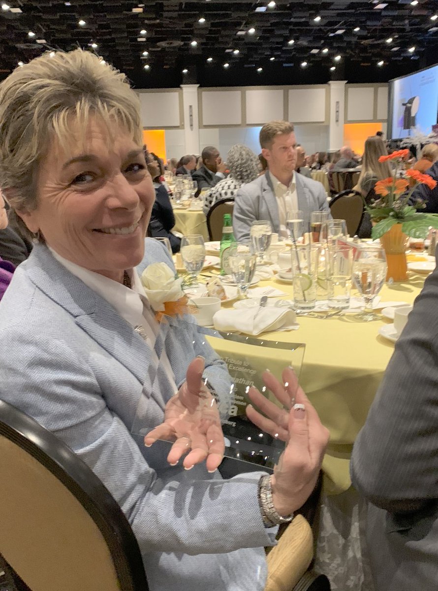 DeeterGallaher's tweet photo. #WIHG shout out to the incredible @AnneCarnathan, CEO of @UMediaInc & co-host of #GritandGravitas, on being honored in the 2023 class for @YWCAHarrisburg's Tribute to Women of Excellence!
Way to go Anne and the Class of 2023! #WomenOfExcellence #YWCA #Harrisburg #UMI https://t.co/LhjsC59Bkw