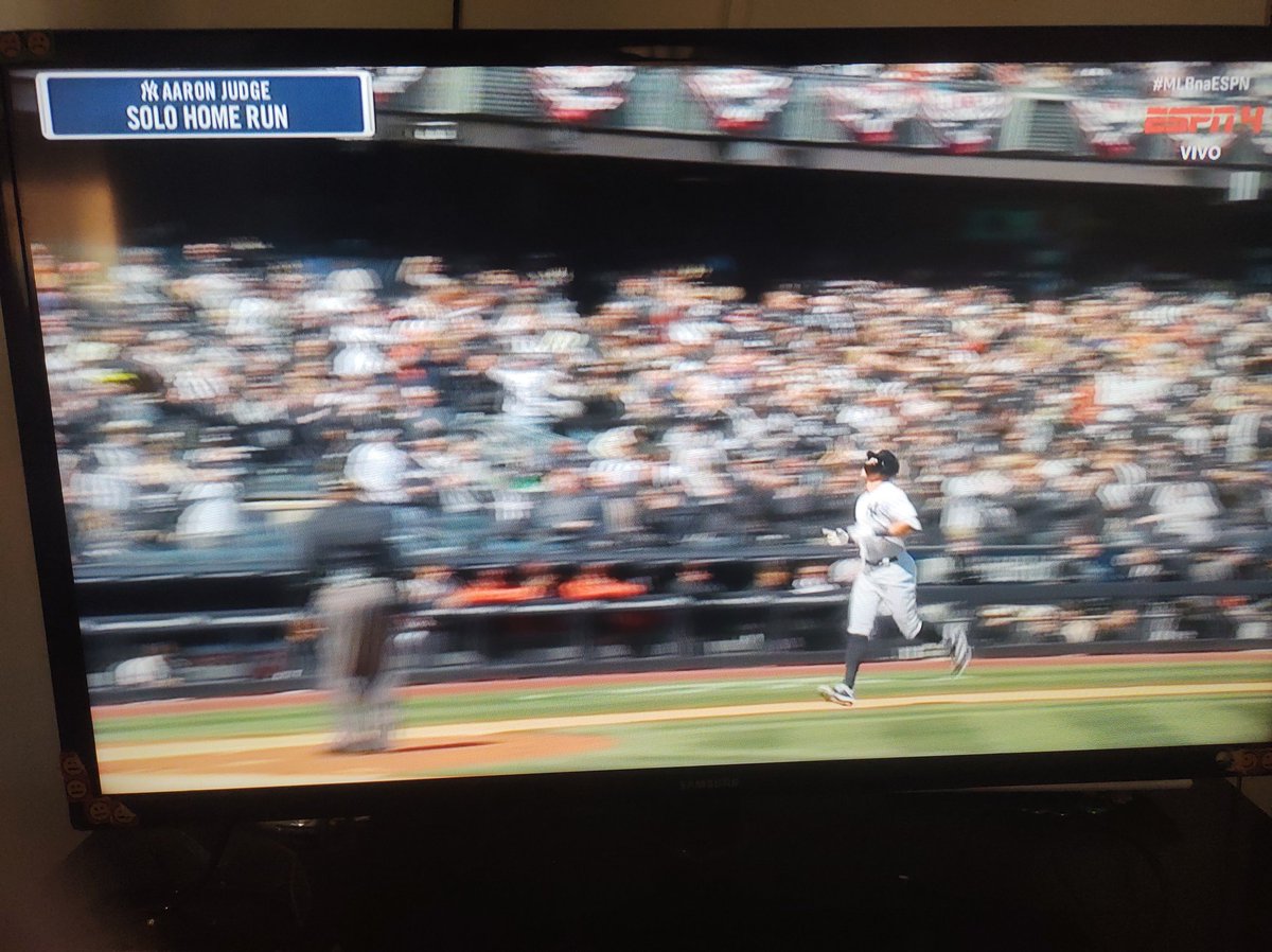br_judge's tweet photo. ELE N PERDE TEMPO, AARON JUDGE MARCA O PRIMEIRO HOME RUN DA TEMPORADA https://t.co/v3D1ZRjvN8