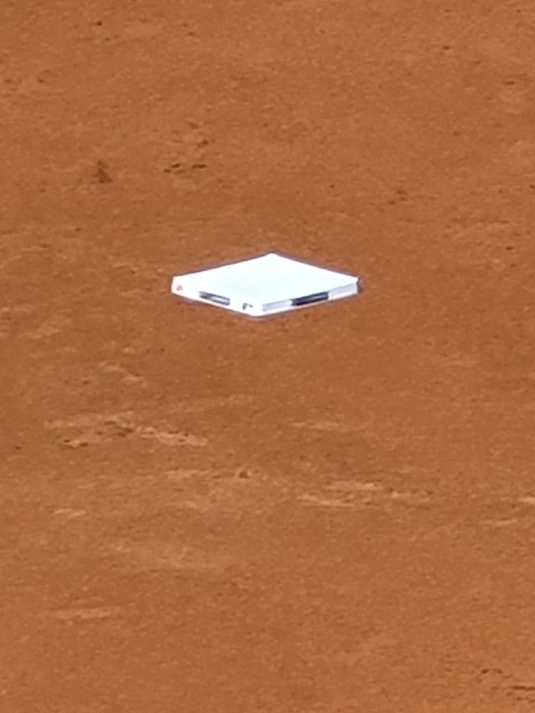 basawapatna's tweet photo. I guess it's a little bigger #SFGiants #MLBOpeningDay #YankeesTwitter https://t.co/stMbVUR4qs