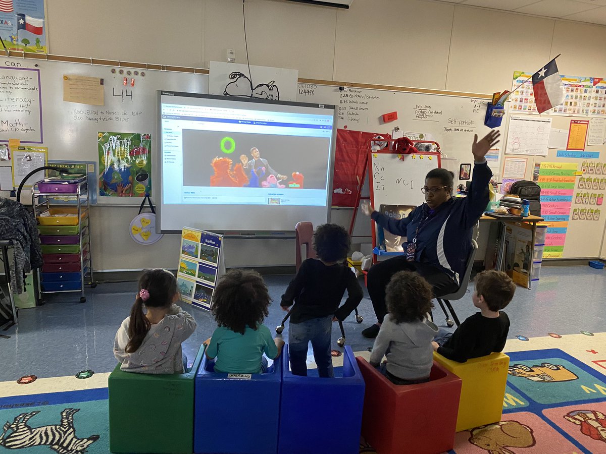 PhilipPreK's tweet photo. @MsHarden4 creates a fun and inviting environment for our @BBOwenES ECSE students that works on following a routine check list, practicing their alphabet, and welcoming each of their friends to school each day! Such a sweet moment to observe. #ObserveMeBBOwen
 #BBOPride #OneLISD https://t.co/VcBpDHDYu2