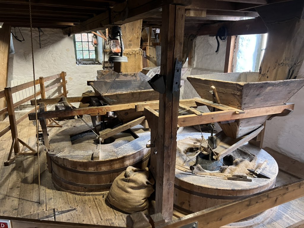 kilted_guide's tweet photo. New Abbey Mill - there were once hundreds of these across the country. This one stands on the site of a previous mill established by the monks of nearby Sweetheart Abbey. #newabbey #cornmill #welovehistory #histenvscot #britainsbestguides @STGAguides #bluebadgetouristguide https://t.co/ALSuWObKbc