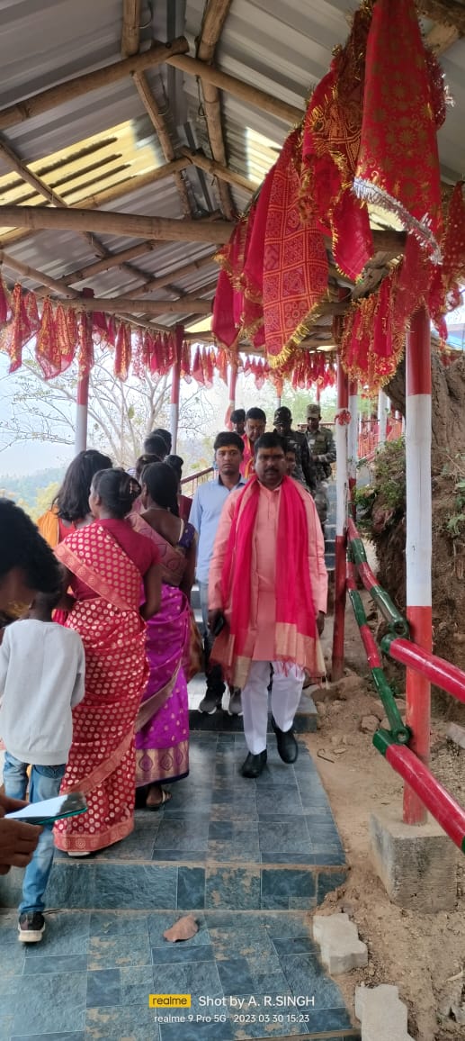 SameerOraon16's tweet photo. #जय_श्री_राम 
आज #रामनवमी के पावन अवसर पर सिसई एवम गुमला जिला मुख्यायल मे आयोजित रामनवमी जुलूस मे शामिल हुआ एवम अनजनी धाम मे माता अनजनी के दर्शन कर पूजा करने का सैभाग्य प्राप्त हुआ। https://t.co/VQy2Rsh13p