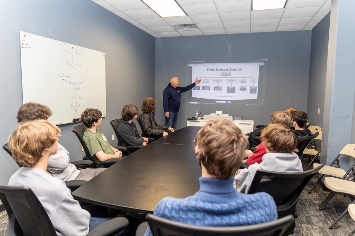 greenvillenccoc's tweet image. Day 4⃣ of #GrowLocal Week included several eye-opening experiences for students, including visits to the @GreenvillePD Department and @Grover_Gaming just to name a few.